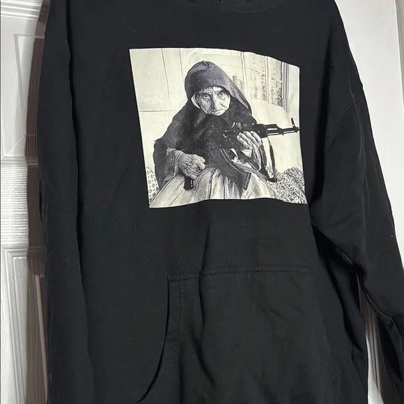 Armenian Grandmother with Gun - Rare Black Hoodie XL - Picture 2 of 4